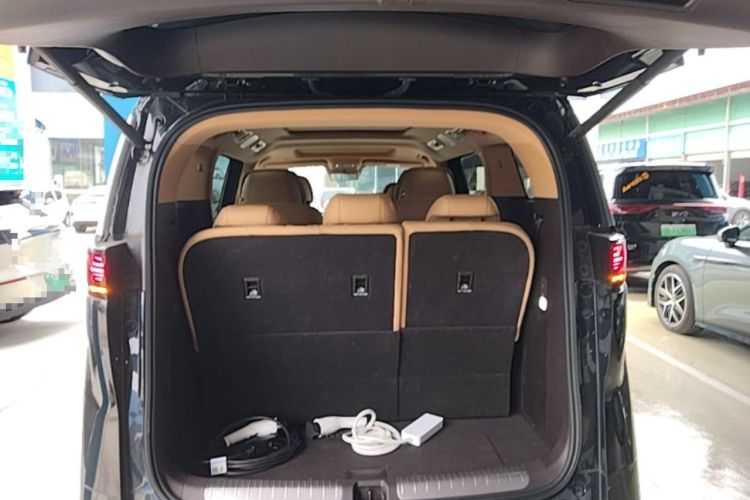 Used Denza D9 2024 DM-i 980 Four-Wheel Drive Flagship Model Trunk