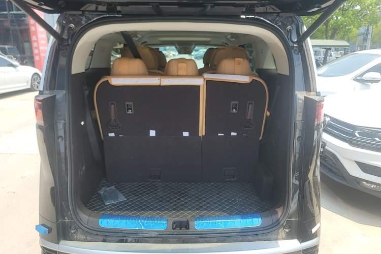 Used Denza D9 2024 DM-i 1050 Luxury Model Trunk