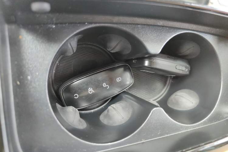 Used Denza D9 2024 DM-i 980 Four-Wheel Drive Prestige Model Vehicle Key