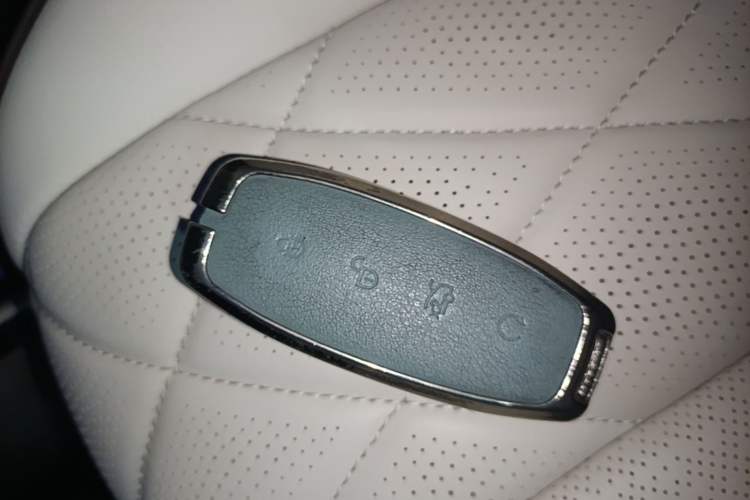 Used Denza D9 2024 DM-i 980 Four-Wheel Drive Prestige Model Vehicle Key