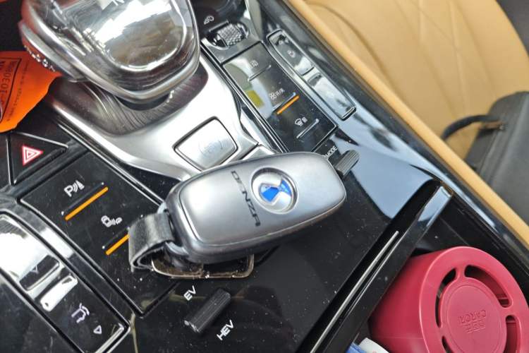Used Denza D9 2024 DM-i 980 Four-Wheel Drive Prestige Model Vehicle Key
