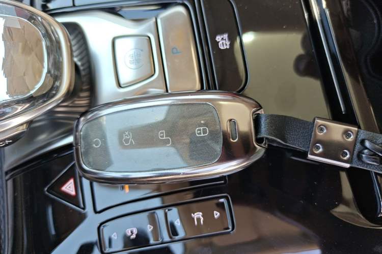 Used Denza D9 2024 DM-i 980 Four-Wheel Drive Prestige Model Vehicle Key
