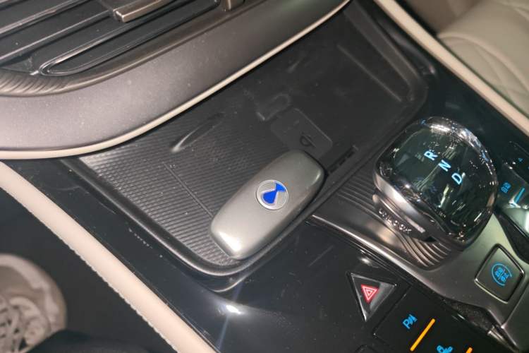 Used Denza D9 2024 DM-i 1050 Luxury Model Vehicle Key