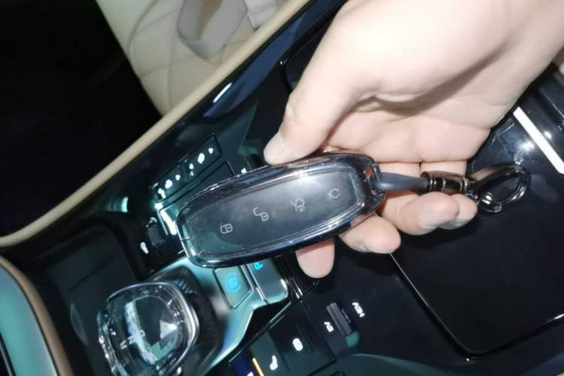 Used Denza D9 2024 DM-i 1050 Luxury Model Vehicle Key