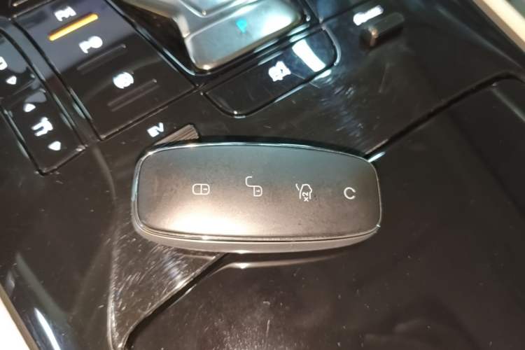 Used Denza D9 2024 DM-i 980 Four-Wheel Drive Flagship Model Vehicle Key