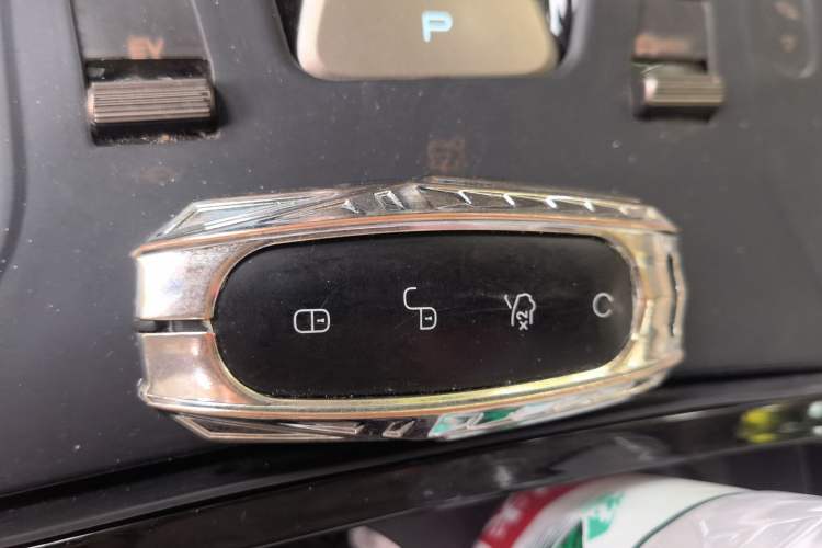 Used Denza D9 2024 DM-i 980 Four-Wheel Drive Prestige Model Vehicle Key