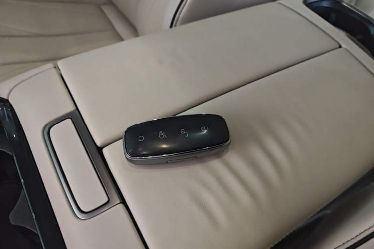 Used Denza D9 2024 DM-i 980 Four-Wheel Drive Prestige Model Vehicle Key