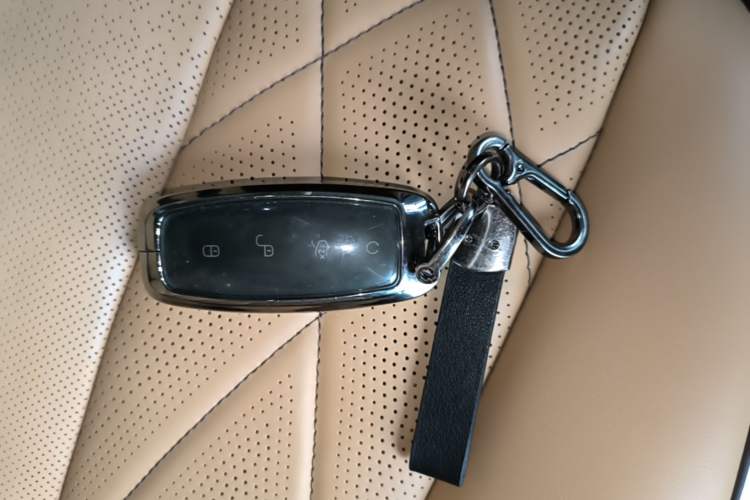 Used Denza D9 2024 DM-i 980 Four-Wheel Drive Prestige Model Vehicle Key