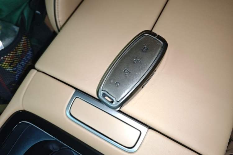 Used Denza D9 2024 DM-i 1050 Luxury Model Vehicle Key