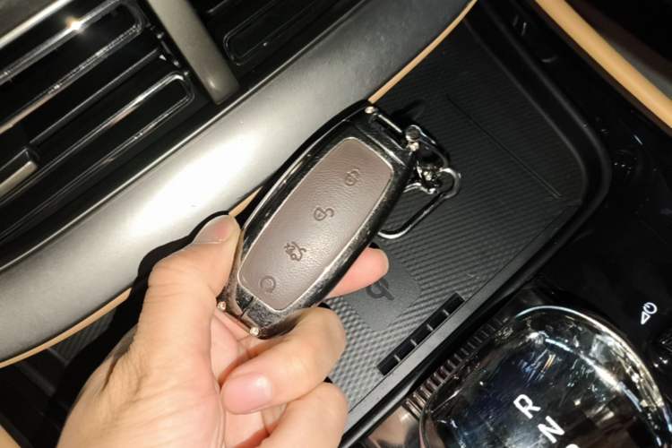 Used Denza D9 2024 DM-i 980 Four-Wheel Drive Prestige Model Vehicle Key