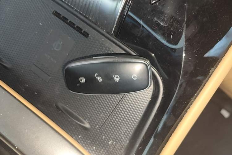 Used Denza D9 2024 DM-i 1050 Luxury Model Vehicle Key