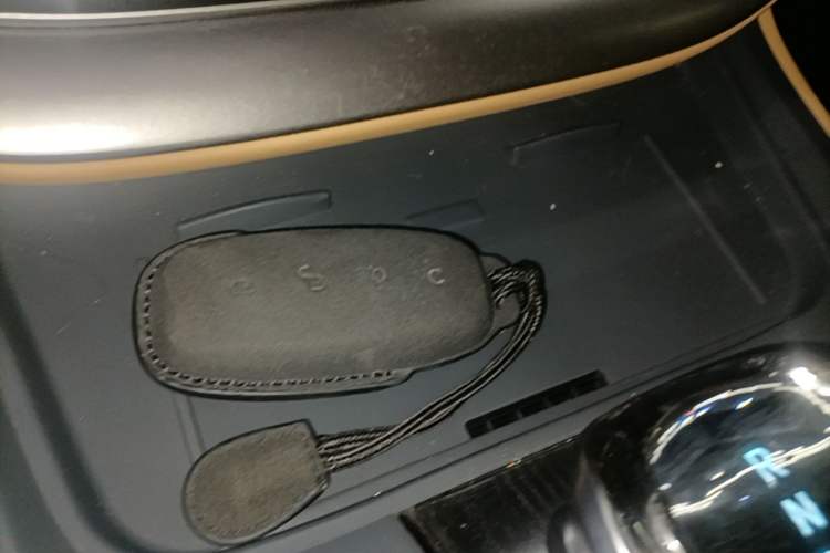 Used Denza D9 2024 DM-i 1050 Luxury Model Vehicle Key