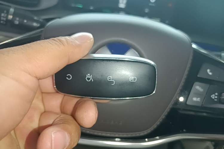 Used Denza D9 2024 DM-i 980 Four-Wheel Drive Prestige Model Vehicle Key