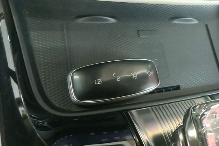 Used Denza D9 2024 DM-i 980 Four-Wheel Drive Flagship Model Vehicle Key