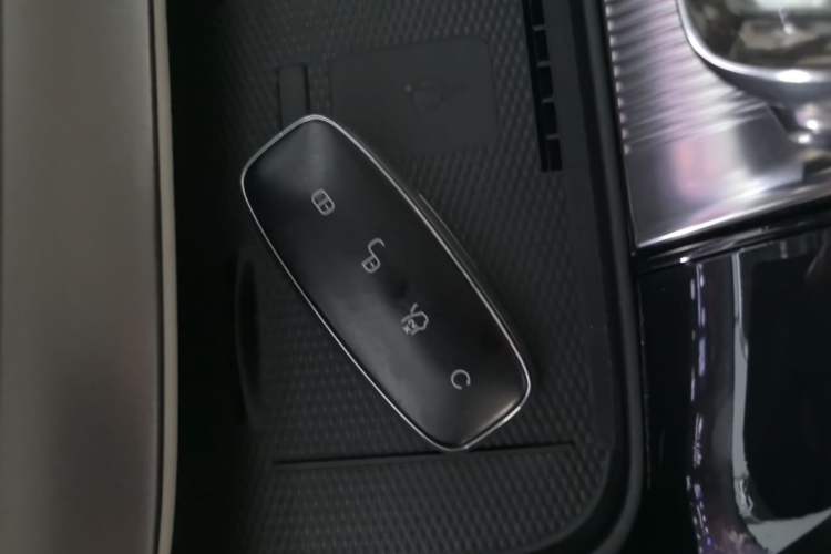 Used Denza D9 2024 DM-i 1050 Luxury Model Vehicle Key