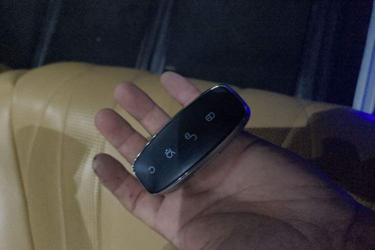 Used Denza D9 2024 EV 600 Four-Wheel-Drive Flagship Model Vehicle Key