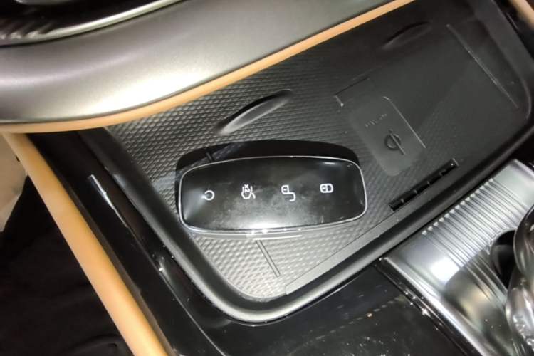 Used Denza D9 2024 DM-i 970 Luxury Model Vehicle Key