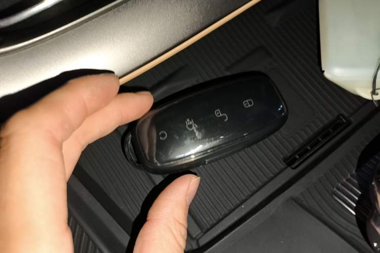 Used Denza D9 2024 DM-i 980 Four-Wheel Drive Prestige Model Vehicle Key
