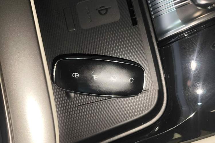 Used Denza D9 2024 DM-i 980 Four-Wheel Drive Flagship Model Vehicle Key