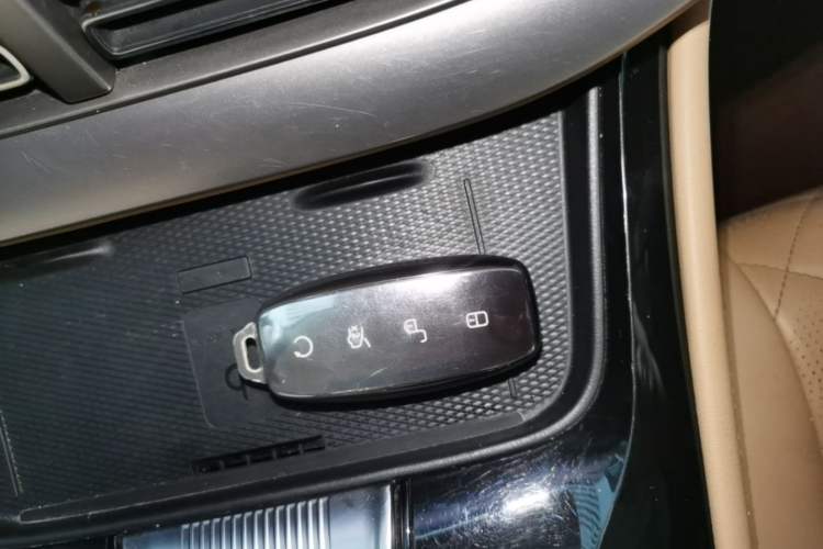 Used Denza D9 2024 DM-i 980 Four-Wheel Drive Prestige Model Vehicle Key
