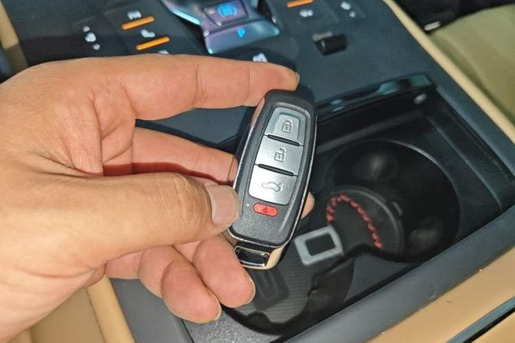 Used Denza D9 2024 DM-i 980 Four-Wheel Drive Prestige Model Vehicle Key