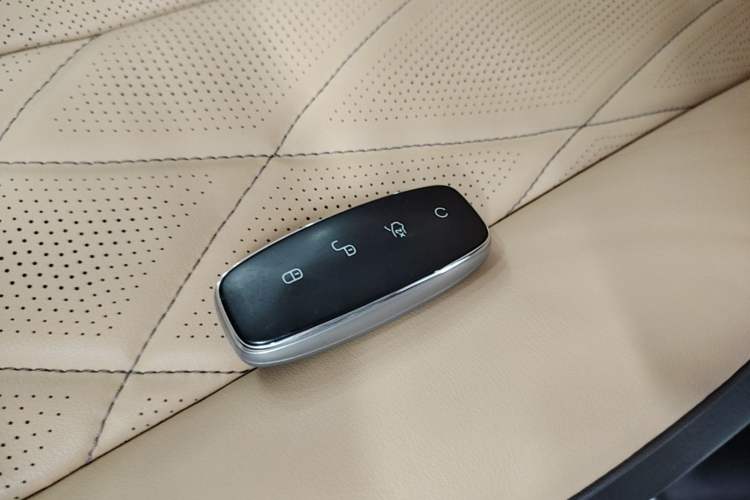 Used Denza D9 2024 DM-i 1050 Luxury Model Vehicle Key