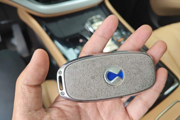 Used Denza D9 2024 DM-i 980 Four-Wheel Drive Prestige Model Vehicle Key