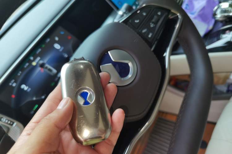 Used Denza D9 2024 DM-i 1050 Luxury Model Vehicle Key