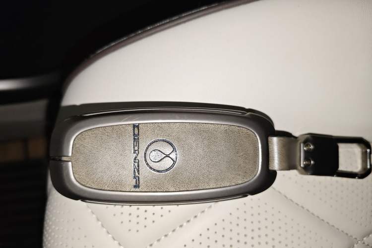 Used Denza D9 2024 DM-i 980 Four-Wheel Drive Flagship Model Vehicle Key