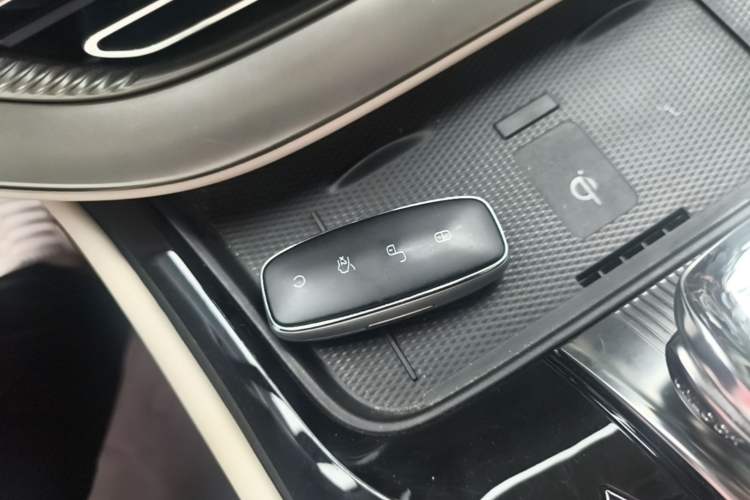 Used Denza D9 2024 DM-i 1050 Luxury Model Vehicle Key