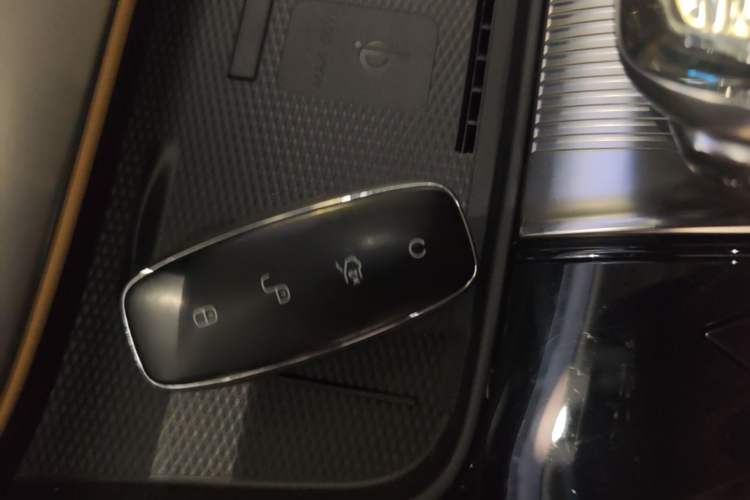 Used Denza D9 2024 DM-i 1050 Luxury Model Vehicle Key