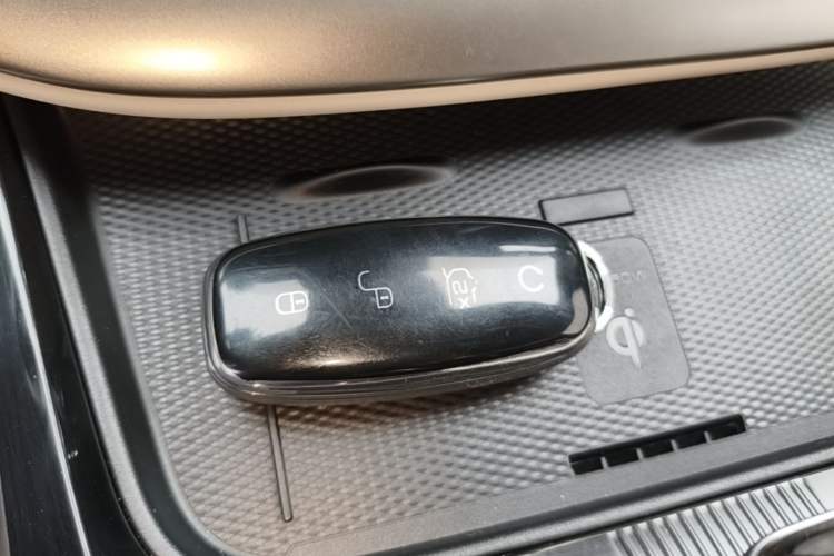 Used Denza D9 2024 DM-i 980 Four-Wheel Drive Prestige Model Vehicle Key