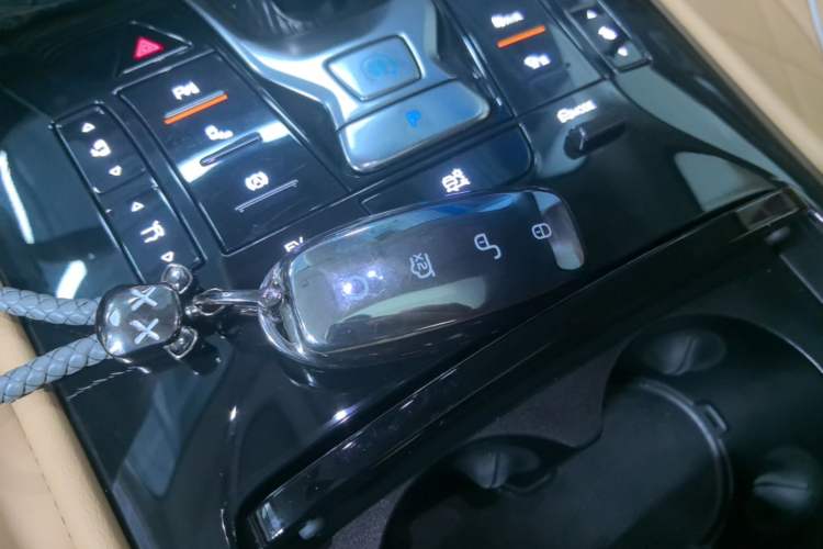 Used Denza D9 2024 DM-i 980 Four-Wheel Drive Prestige Model Vehicle Key