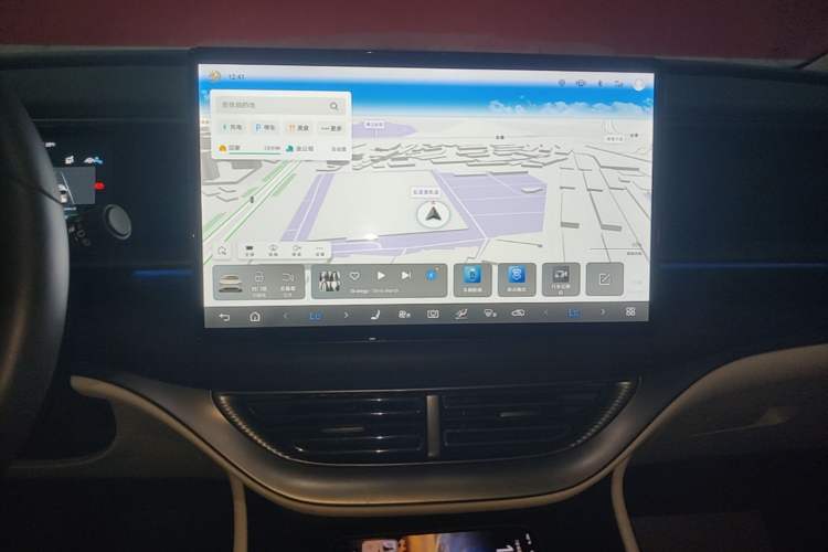 Used Denza D9 2024 DM-i 980 Four-Wheel Drive Prestige Model Audio And AC Panel