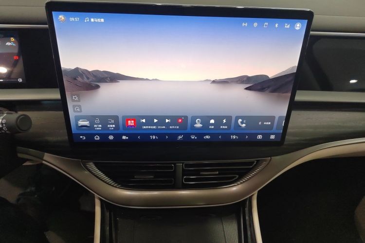 Used Denza D9 2024 DM-i 980 Four-Wheel Drive Flagship Model Audio And AC Panel
