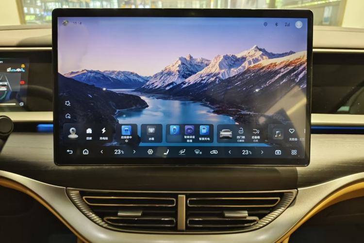 Used Denza D9 2024 DM-i 980 Four-Wheel Drive Flagship Model Audio And AC Panel