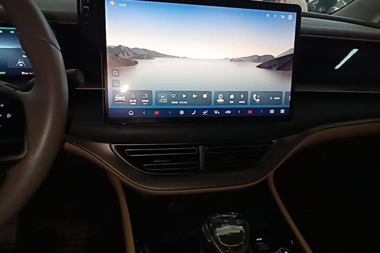 Used Denza D9 2024 DM-i 980 Four-Wheel Drive Prestige Model Audio And AC Panel