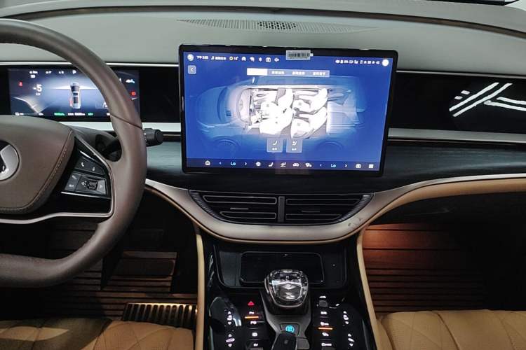 Used Denza D9 2024 DM-i 980 Four-Wheel Drive Flagship Model Audio And AC Panel