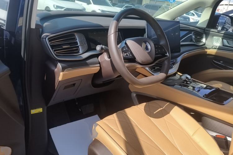 Used Denza D9 2024 DM-i 980 Four-Wheel Drive Flagship Model Center Console