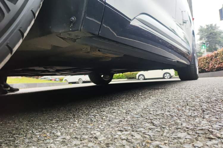 Used Denza D9 2024 DM-i 980 Four-Wheel Drive Flagship Model Chassis Front Left