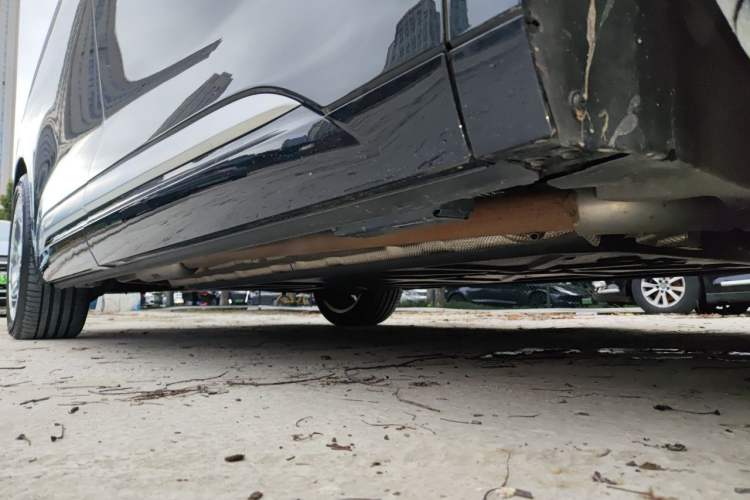 Used Denza D9 2024 DM-i 980 Four-Wheel Drive Flagship Model Chassis Front Right