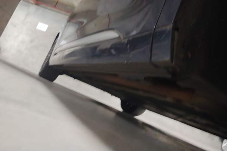 Used Denza D9 2024 DM-i 980 Four-Wheel Drive Flagship Model Chassis Front Right