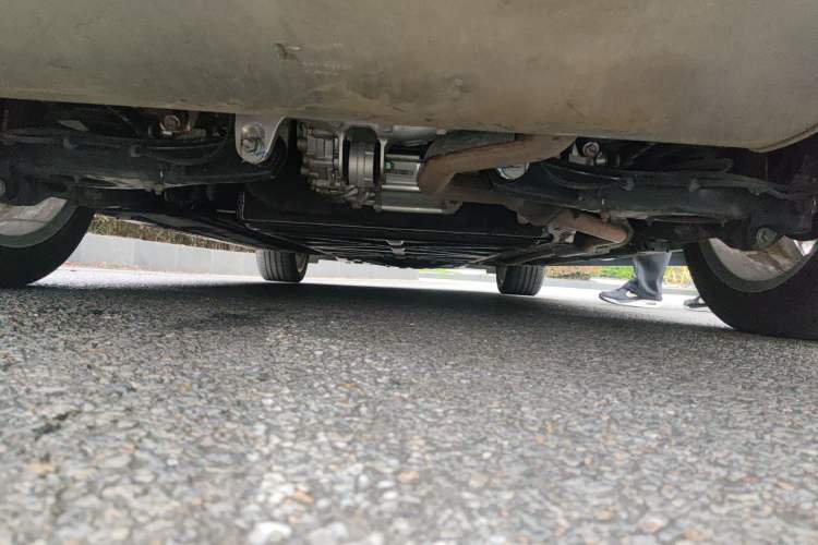 Used Denza D9 2024 DM-i 980 Four-Wheel Drive Flagship Model Chassis Rear
