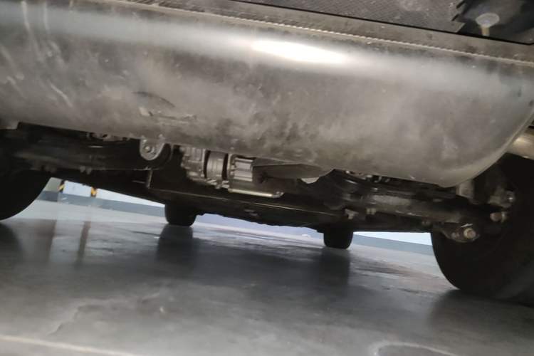Used Denza D9 2024 DM-i 980 Four-Wheel Drive Prestige Model Chassis Rear