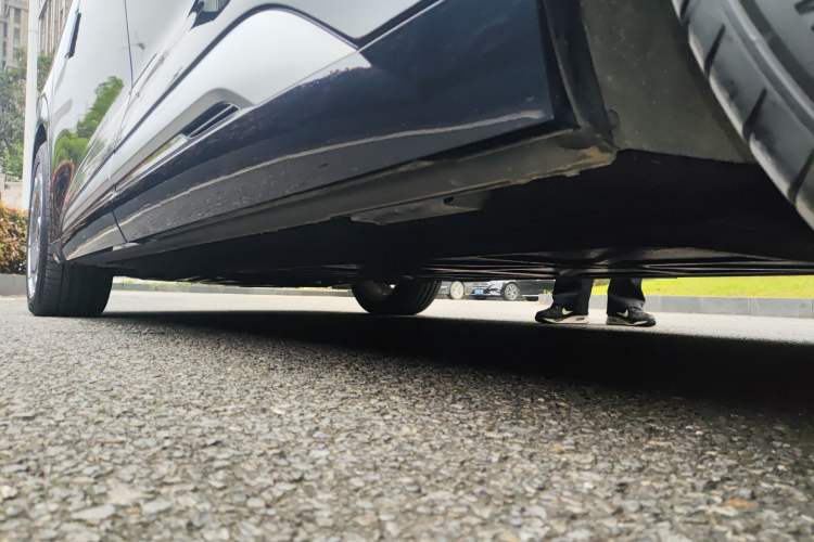 Used Denza D9 2024 DM-i 980 Four-Wheel Drive Flagship Model Chassis Rear Left