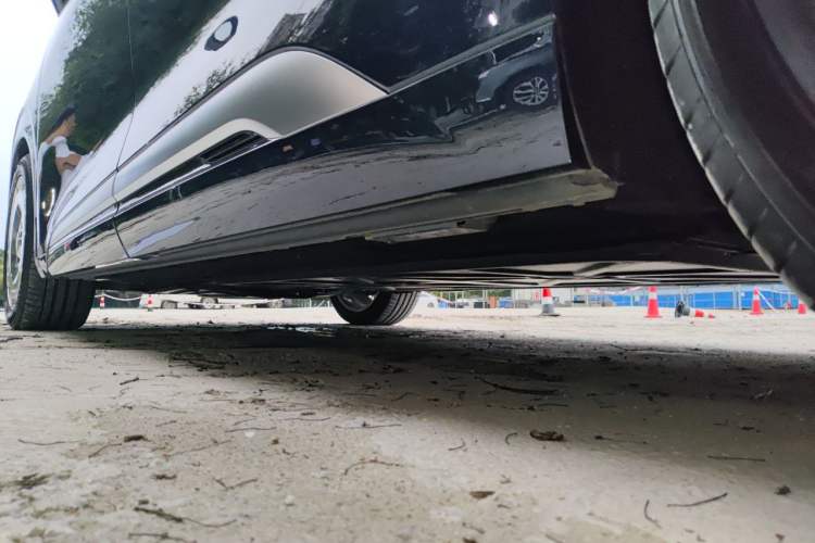 Used Denza D9 2024 DM-i 980 Four-Wheel Drive Flagship Model Chassis Rear Left