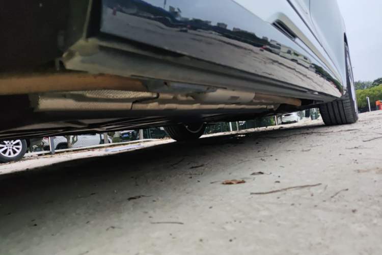 Used Denza D9 2024 DM-i 980 Four-Wheel Drive Flagship Model Chassis Rear Right