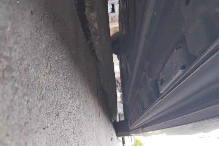 Used Denza D9 2024 EV 620 Premium Model Chassis Rear Right