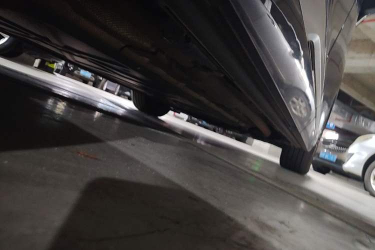 Used Denza D9 2024 DM-i 980 Four-Wheel Drive Flagship Model Chassis Rear Right