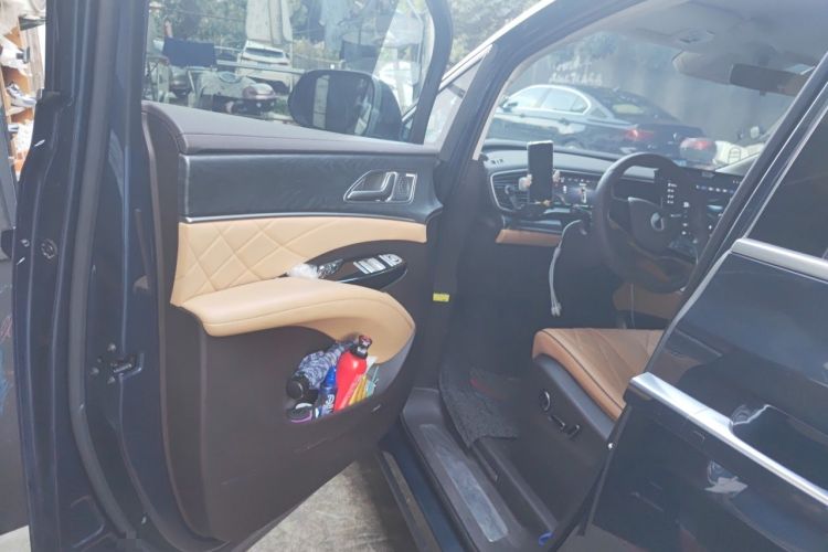 Used Denza D9 2024 EV 620 Premium Model Driver Seat